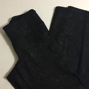 Black Pattern Old Navy active capri